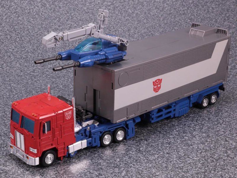 MP 44 Convoy Masterpiece Optimus Prime Version 3 First Color Photos And Accessories Revealed 08 (8 of 12)